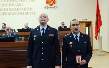 В Оренбуржье полицейский получил медаль за спасение людей из 