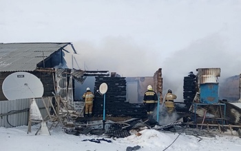 Пожар в Кваркенском районе: натягивали потолок, сожгли полдома