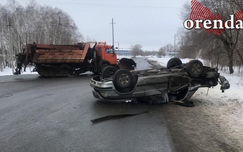 В поселке Сакмара «Волга» получила серьезный удар ковшом тяжеловоза