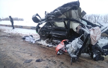 В Октябрьском районе от легковушки осталась груда железа, погибли двое
