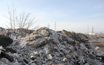 Свалка снега на ул. Кольцевой в Оренбурге представляет угрозу для жителей