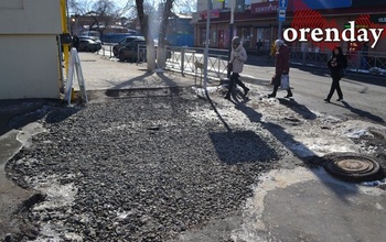 В мэрии Оренбурга будут решать, кто завершит укладку тротуарной плитки на Пролетарской