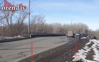 Держите ваши колпаки: мосты в Оренбурге завалены этими аксессуарами для авто