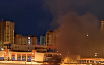 В Оренбурге на улице Поляничко горели бытовки строителей