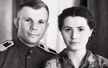 Историк призвал перезахоронить прах Гагарина вместе с женой космонавта