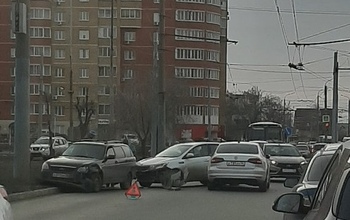 Водители сообщают о ДТП и пробках в Оренбурге