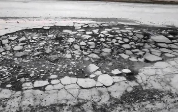 На трассе возле Октябрьского и Сакмарского районов зияют огромные ямы