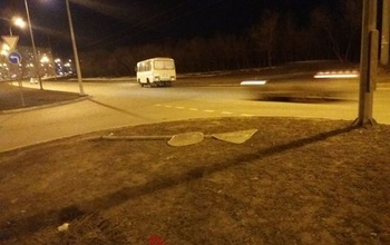 Покосившиеся столбы и упавшие дорожные знаки: в Оренбурге до них никому нет дела