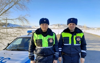 В Гайском районе сотрудники дорожной полиции помогли роженице на трассе
