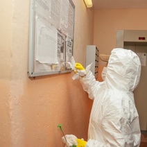 Оренбургские УК обязали вымыть всё в подъездах с хлоркой