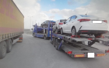 В Оренбургской области пограничники задержали автовоз с угнанными автомобилями