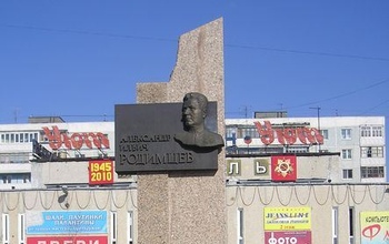 В Оренбурге на ремонт памятника генералу Родимцеву выделили 11 000 рублей