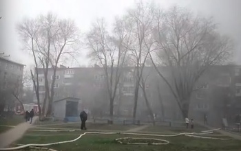 В Оренбурге перекрытый машинами дворовый проезд мог стоить жизни пенсионерке