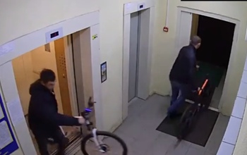 В Оренбурге задержали незадачливых похитителей велосипедов (видео)