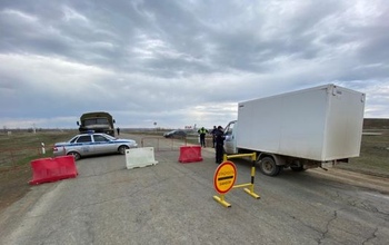 На въезде в Ясный и ЗАТО Комаровский дежурят полицейские