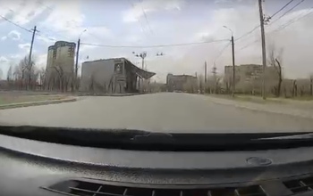 Момент обрушения крыши на ул. Карагандинской Оренбурга попал на видеорегистратор