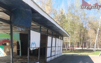 В Медногорске на подступах к памятнику участникам ВОВ разваливается павильон