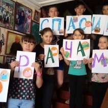 Большая приемная семья из Новоорска не скучает на самоизоляции