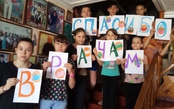 Большая приемная семья из Новоорска не скучает на самоизоляции