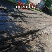 Жители частного сектора Оренбурга жалуются на отсыпанные асфальтовым срезом дороги