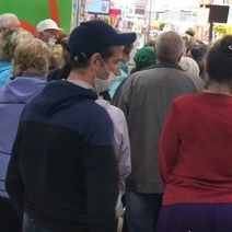 Шланг дороже соцдистанции: оренбуржцы чуть не разнесли магазин ради халявы