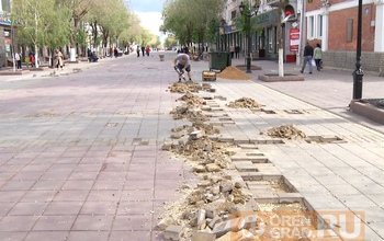 В Оренбурге на Советской началась традиционная замена плитки