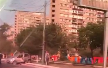 В Оренбурге столкнулись фура и легковушка
