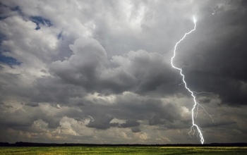 В каких районах Оренбуржья засверкают майские грозы