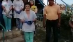 В Тюльпанном Домбаровского района после передачи «Пусть говорят» жители села вышли на сход