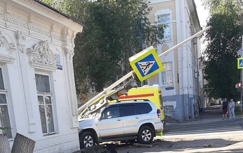 Утро водителя Land Cruiser с номерами серии 