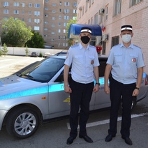 В Оренбурге экипаж ГИБДД помог сопроводить машину с роженицей прямо до больницы