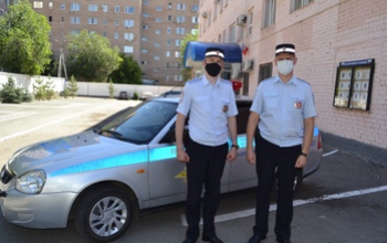 В Оренбурге экипаж ГИБДД помог сопроводить машину с роженицей прямо до больницы