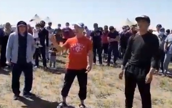 Под Соль-Илецком у границы снова собрались граждане Кыргызстана