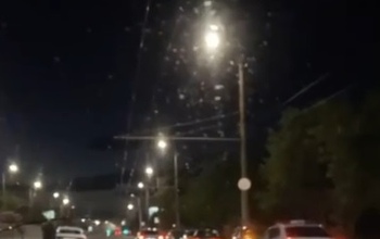 В Оренбурге на улице Терешковой автомобилисты массово пробили колёса