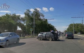 На ул. Донгузской в Оренбурге из-за аварии с 3-мя авто выросла километровая пробка