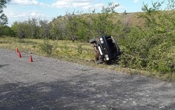 Врезались в дерево и слетели в кювет: в Новотроицке в ДТП пострадали два подростка