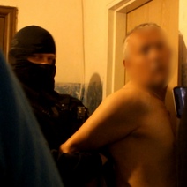 ВИДЕО: Задержание оренбургских преступников, обманывавших семьи тяжелобольных детей