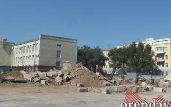 В Оренбурге демонтировали долгострой в центре города