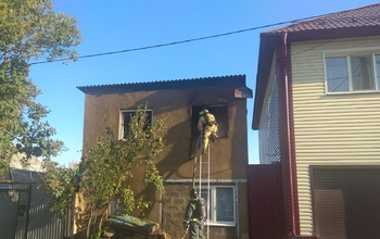 В Оренбурге горел двухэтажный дом