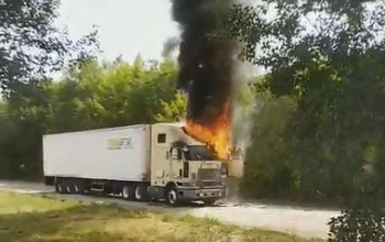 В районе улицы Шоссейной загорелся грузовой автомобиль