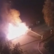 В Оренбурге ночью полыхала огромным пламенем мусорная площадка