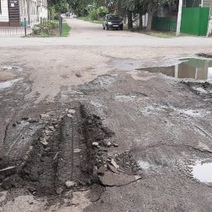 Прорвало трубу - ремонт за свой счет: жители улицы Мичурина остались без воды