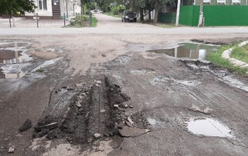 Прорвало трубу - ремонт за свой счет: жители улицы Мичурина остались без воды