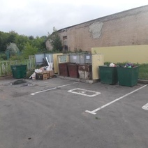 В Оренбурге парковочные места для инвалидов отвели у мусорки