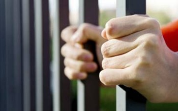 В тюрьму на 17 лет: житель Кваркенского района три года насиловал ребенка сожительницы (18+)