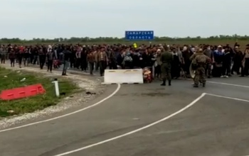 Мигранты из палаточного лагеря попытались прорваться в Оренбургскую область