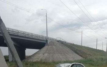 В Оренбургском районе водитель «ВАЗа» въехал в линию электропередачи