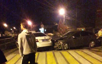 В Оренбурге водитель въехал в машину ДПС