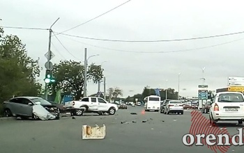 В Оренбурге на улице Лесозащитной столкнулись три автомобиля