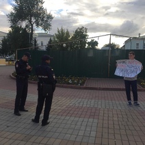 Оренбуржец вышел на одиночный пикет «Жывe Беларусь!»